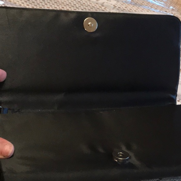 Clutch - Picture 5 of 6